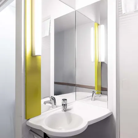 Отель B&B Hotel Willich 3*